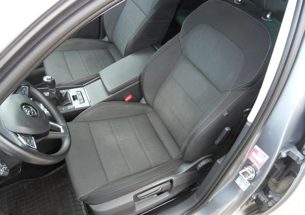 Skoda Superb cena 59900 przebieg: 182000, rok produkcji 2017 z Nałęczów małe 254